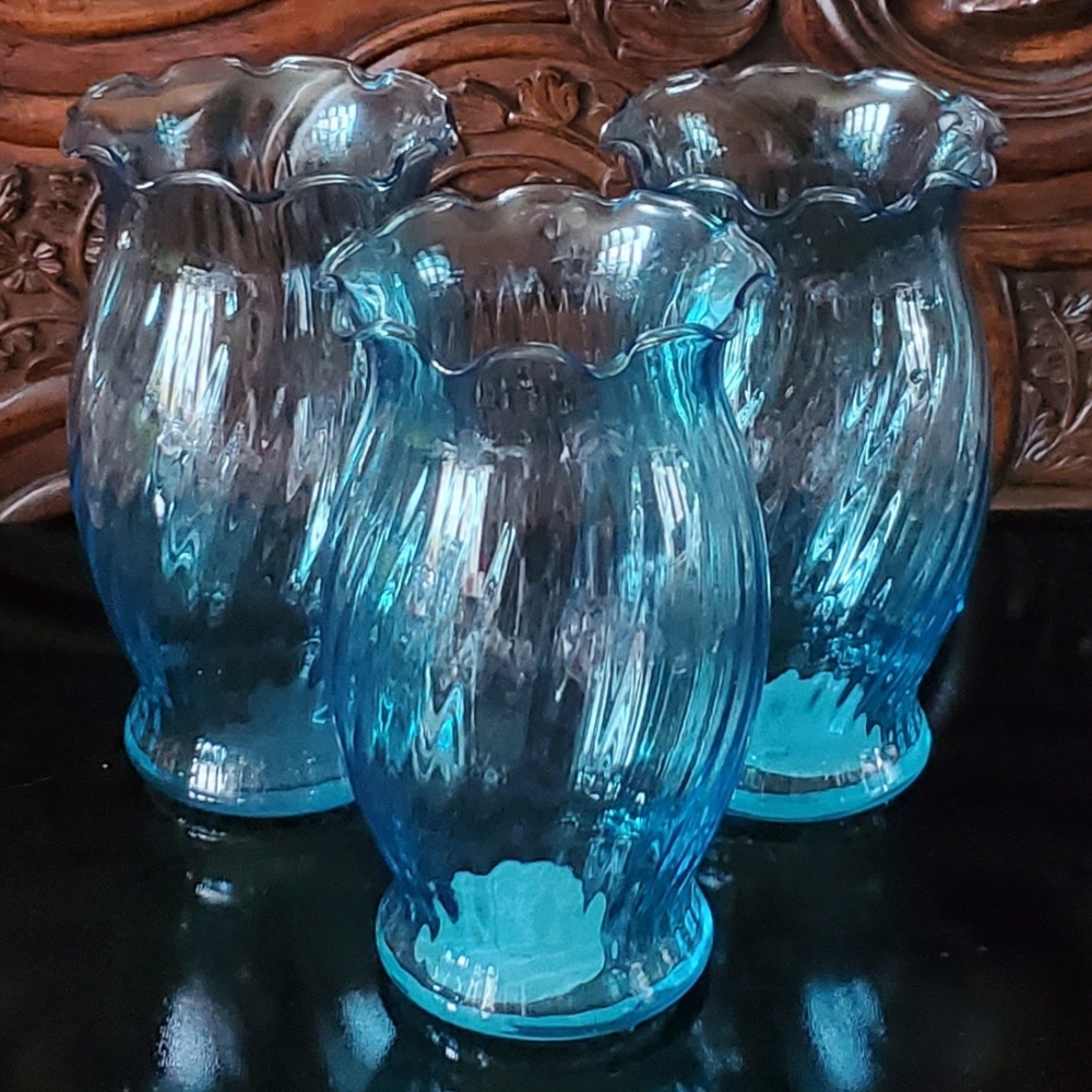 6 5/8" Blue Optic Ribbed Ruffled Rim Glass Vase EUC by Indiana Glass - Picture 8 of 10